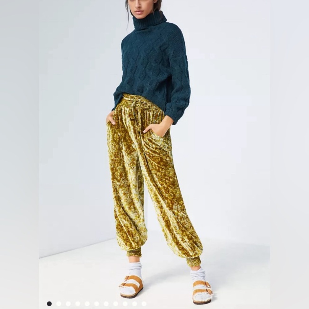 Anthropologie Gloria Joggers XL- green velvet